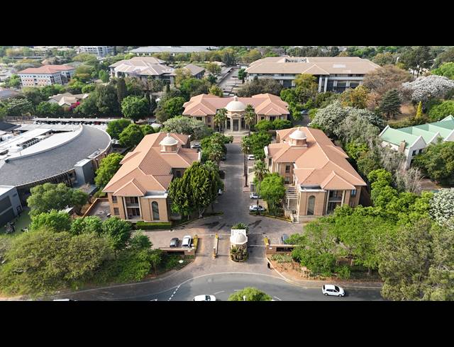 4,790M² OFFICE FOR SALE IN BRYANSTON